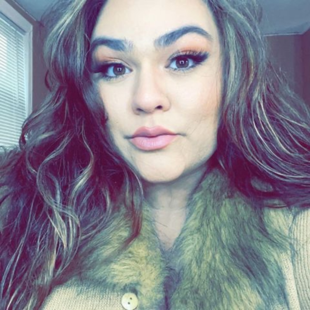 Meet your Posher, Yesenia